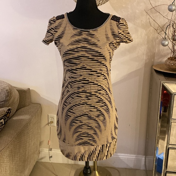 Custo Barcelona Stylish Tan and Black Patterned Dress size 1 - Picture 2 of 6